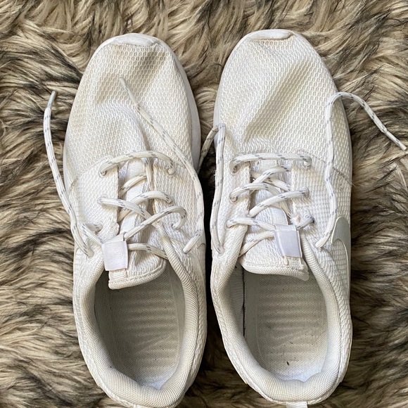 Nike Shoes - Nike Roche Shoe